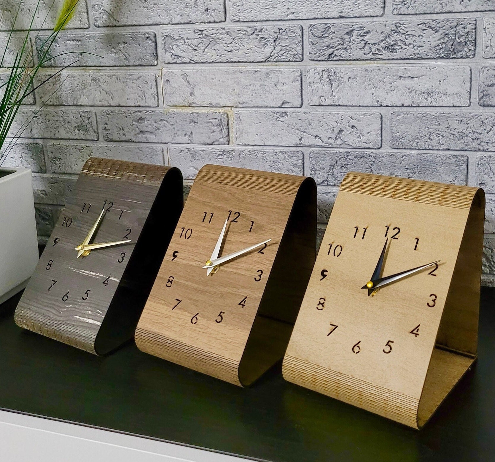 Personalisierte Digitale Uhr aus Holz, Holzwecker, Tisch oder