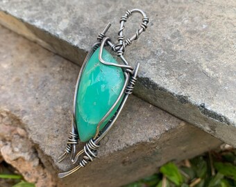 Stunning Chrysoprase ,wire weaved with sterling silver 925.