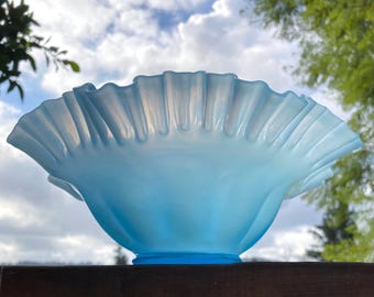 Bol en verre bleu opalescent Fenton, bord volanté, nervuré, verre à lait turquoise