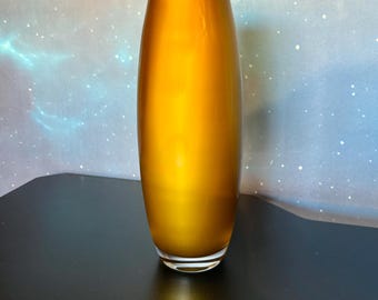 Grand vase en verre satiné ambré, décoration intérieure minimaliste moderne