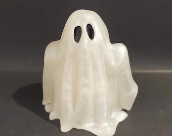 Handgemaakte harsgeest | Spookachtig plankdecor | Mini Halloween-beeldje | Desk Buddy | Adopteer een geest