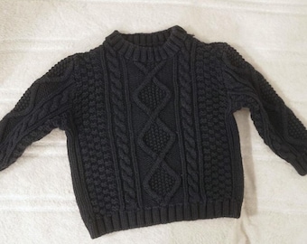 Suéter vintage de punto trenzado azul marino para niño pequeño de los años 90