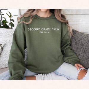 Personalized Embroidered Teacher Sweatshirt, Cute Teaching Crewneck, Back to School Gift, Teacher Appreciation, Gift for Educator
