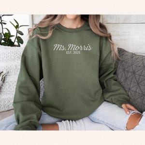 Custom Embroidered Teacher Sweatshirt, Personalized Name Crewneck, Cute Back to School Gift, Teacher Appreciation Sweatshirt