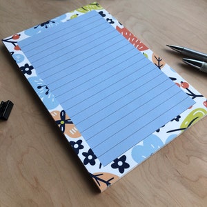 Bonito | Floral | Padrão | Azul claro | Laranja | Verde | Bloco de notas | Papelaria | Escritório | Notas | Presente | Escrever | Lista | carta | 5,5x8,5