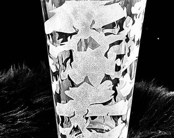 Handmade Camo Skull Pint Glass – Exclusive Sandblasted Design by Dark Identity Designs – Unique Gift for Hunters, Military & Outdoorsmen