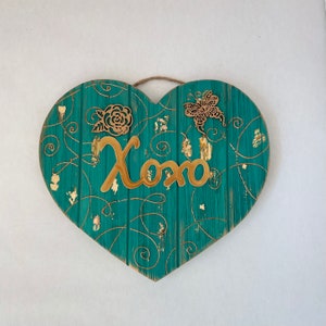 Front door decor, xoxo heart-shaped pallet, rustic heart, love confession hanging, outdoor hanger, valentines green plaque, love sign image 1
