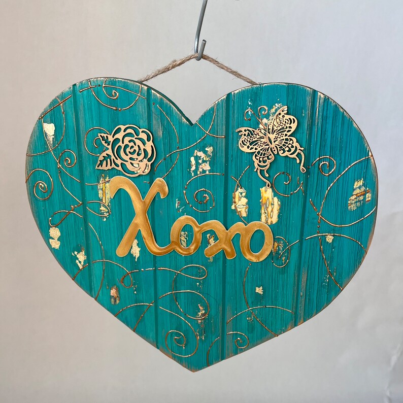 Front door decor, xoxo heart-shaped pallet, rustic heart, love confession hanging, outdoor hanger, valentines green plaque, love sign image 5