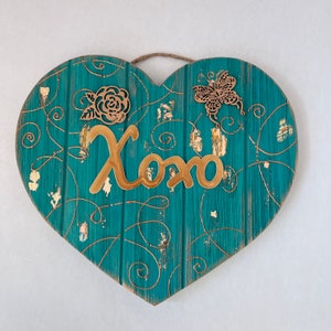 Front door decor, xoxo heart-shaped pallet, rustic heart, love confession hanging, outdoor hanger, valentines green plaque, love sign image 2