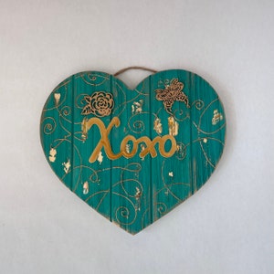 Front door decor, xoxo heart-shaped pallet, rustic heart, love confession hanging, outdoor hanger, valentines green plaque, love sign image 3