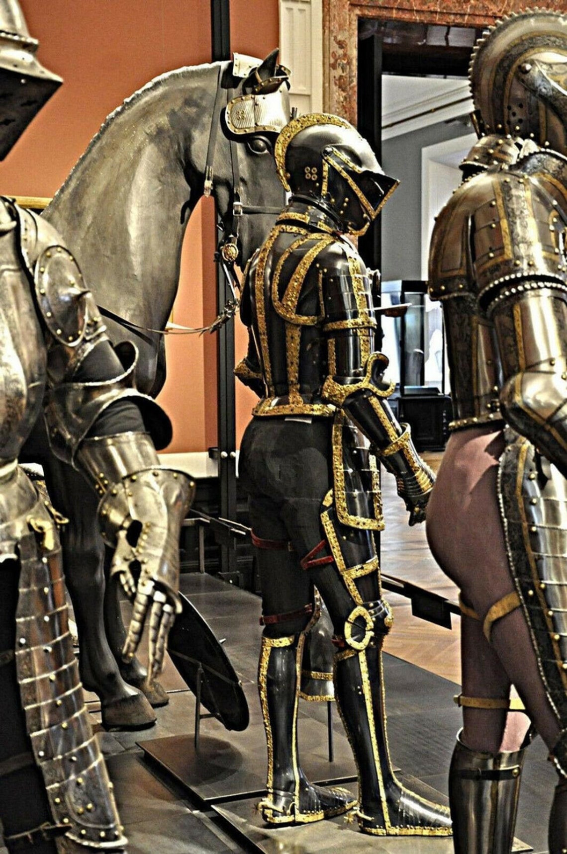 GOLD ARMOR, KNIGHT Cosplay, Medieval Armor, Personalized Live Action