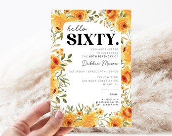 以下が含まれることがあります： イエローの花柄の誕生日招待状で、「hello SIXTY.」の文字が書かれています。この招待状は、デビー・メイソンの60歳の誕生日パーティーのためです。パーティーは、4月19日（土）午後6時に、イエローバード（128 West Coast Drive, Miami, FL）で開催されます。4月10日までに、ベサニー・デイビッド（123.654.2945）までご連絡ください。