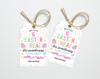 Könnte beinhalten: Zwei weiße Geschenkanhänger mit einem rosa Hasen, bunten Ostereiern und Konfetti. Der Text lautet "Just a little Easter Treat for somebunny extra sweet. Happy Easter! From, Ava Grace."