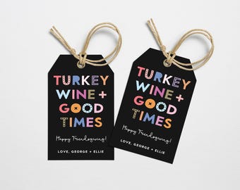 Puede incluir: Dos etiquetas de regalo negras con texto blanco que dice "TURKEY WINE + GOOD TIMES" y "Happy Friendsgiving! LOVE, GEORGE + ELLIE". El texto está en una fuente colorida y divertida.