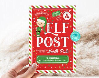 Może przedstawiać: Czerwono-zielona kartka świąteczna z kreskówkowym elfem i napisem "ELF POST" w kolorze białym. Kartka ma czerwoną i białą paskowaną ramkę oraz zieloną i białą paskowaną ramkę. Kartka ma również małą białą gwiazdkę i małe białe serce w prawym górnym rogu. Kartka jest spersonalizowana z tekstem "Kennedy Belle" i adresem "513 Candy Cane Lane, Merryville, 1642".