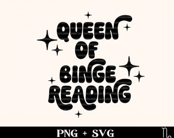 Op de afbeelding: Een digitale afbeelding met de tekst "QUEEN OF BINGE READING" in een retro lettertype, omringd door sterren. De onderkant van de afbeelding bevat "PNG + SVG". De achtergrond is lichtbeige.