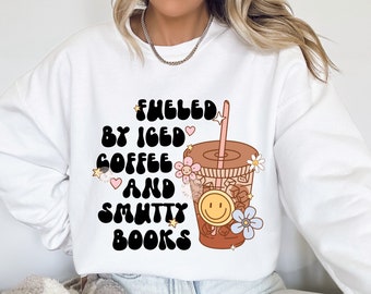 Impulsado por café helado y libros obscenos PNG / png libresco, bibliófilo de sublimación retro amante de los libros png, ratón de biblioteca png, lector obsceno png