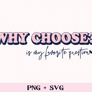 Könnte beinhalten: Rosa-blaue Grafik mit dem Text "WHY CHOOSE? is my favorite question" mit einem Herzsymbol am Ende. Der Text ist in einer Retro-Schriftart. Unter dem Text steht "PNG + SVG" in einer rosa-blauen Schriftart.
