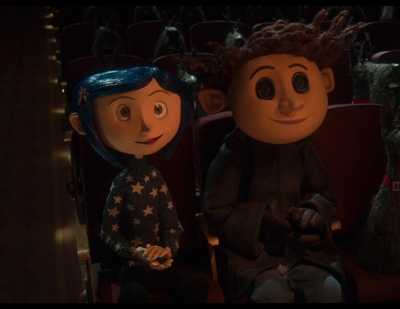 Handgjord stickad tröja med Coraline-inspiration bild 6
