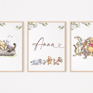 Könnte beinhalten: Eine weiße Keramik-Tasse mit schwarzem Henkel und dem Text "But First, Coffee" in handschriftlichem Stil. Die Tasse steht auf einer weißen Oberfläche. Die Tasse ist 10 cm hoch.