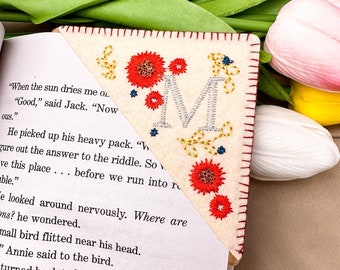 Personalized Hand Embroidered Corner Bookmark, Felt Triangle Page Stitched Corner Handmade Bookmark, A to Z Letters, Book Lovers, Bookmarks