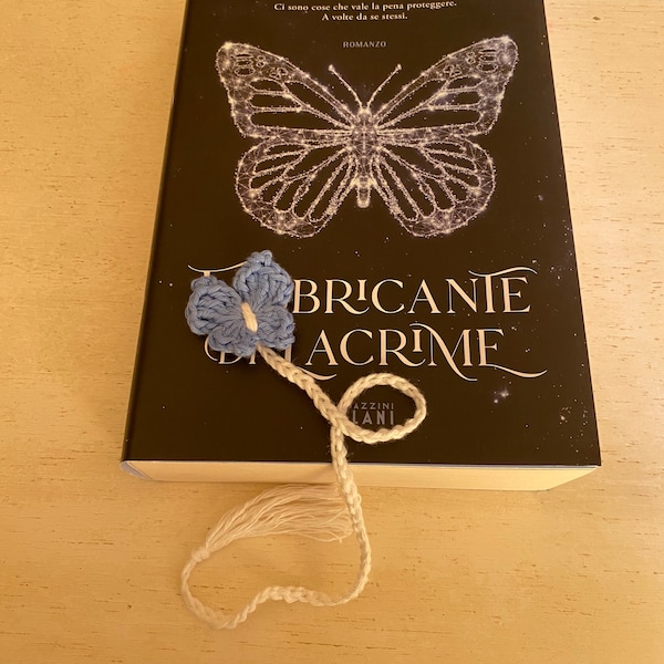 Marque-page papillon inspiré du livre "The Maker of Tears". Amigurumi en coton artisanal au crochet