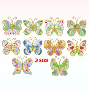 Op de afbeelding: Een verzameling van tien geborduurde vlinderontwerpen in verschillende kleuren, waaronder geel, groen, blauw en roze. Elke vlinder heeft ingewikkelde patronen en details, met de tekst "2 SIZE" in het rood.