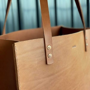 Lederhandtasche, Ledereinkaufstasche, Ledertasche, große Handtasche, Tasche mit Griffen, Ledertasche braun, braune Ledertasche Bild 5