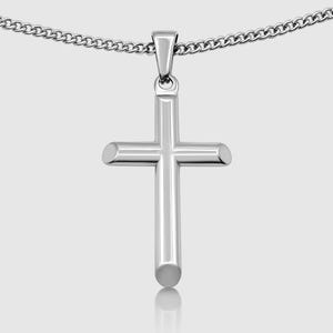 Könnte beinhalten: Ein polierter silberfarbener Metall-Kreuzanhänger an einer passenden silberfarbenen Panzerkette. Das Kreuz hat ein glattes, abgerundetes Design mit einer zentralen vertikalen Rille, die über die gesamte Länge des Hauptbalkens und des Querbalkens verläuft.