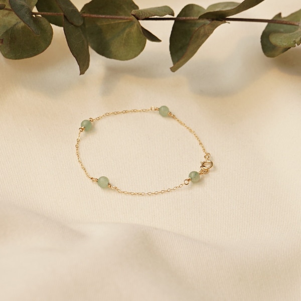 Grünes Jade Armband, 14k Gold Filled Schichtarmband, Anlauffreies handgemachtes Armband, Geschenk für Sie