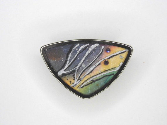 Three different vintage brooches, triangular with… - image 1