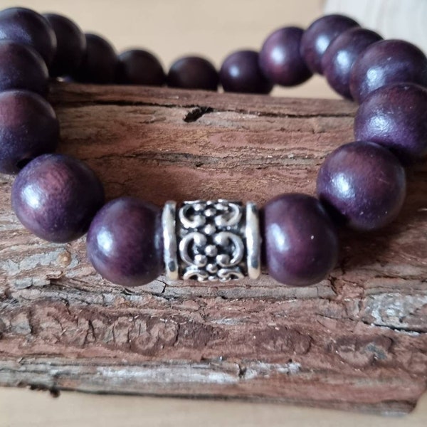 Stoere armband voor mannen. Gemaakt van bruine houten kralen, 12 mm  met een mooie spacer. Eigen ontwerp. Elastische armband.