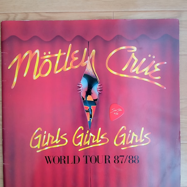 Motley Crue Girls Girls Girls Japanese Concert Programme + Nikki Sixx Guitar Pick 1987 1988 Vince Neil Tommy Lee Mick Mars