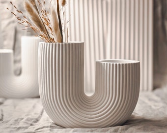 U-Form Vase | Deko Vase | U Vase | Skandi Deko | Rillen Vase weiß | Vase für Trockenblumen | moderne Vase | Geschenkidee