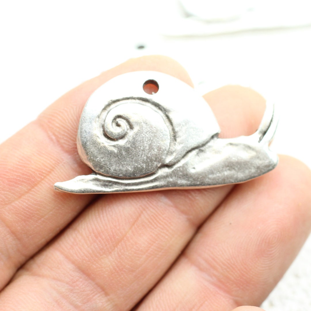 5 Lovely Snails Charms, Metal Charms, Silver Ton Snail Charms for