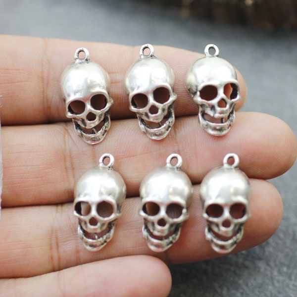 10 breloques tête de mort, pendentif tête de mort, plaqué argent sterling, perles entretoises tête de mort, haute qualité, fournitures de bijoux pour la vente en gros, ZM254as