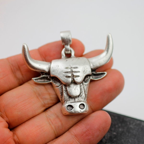 Bull head pendant, Large Silver pendant, Animal pendant, steer head Charm, jewelry for men, jewelry for women, Unisex pendant, P2108