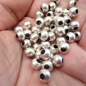 100 pezzi di perline distanziatrici rotonde minuscole riempite di oro  argento, perline di braccialetti, perline distanziatrici a sfera per  forniture per collane di gioielli per braccialetti BXG029 -  Italia