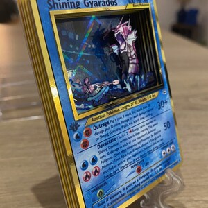 Tarjeta 3D ShadowBox Pokemon Shining Gyarados Neo Revelación 65 / 64 Arte 100% Diorama hecho a mano imagen 3