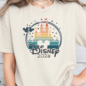 Voyage Disneyland 2026 SVG, vacances en famille au château de Disney arc-en-ciel, voyage en famille 2026 SVG