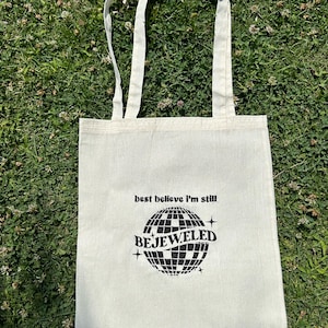 Bolso de lona bordado a mano: diseño enjoyado