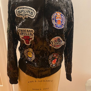 Vintage "basketball forever" paljettjacka med märke designad av Jeanette kastenberg