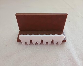 Porta-cartão de visita com dentes impressos em 3D: decoração para consultório odontológico