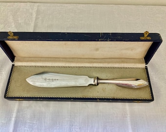 Couteau à gâteau avec manche en argent massif et lame en métal