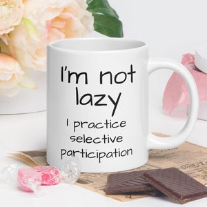 私は怠け者ではありません、私は選択的参加コーヒーカップ、面白い、皮肉、皮肉、白い光沢のあるマグカップを実践しています