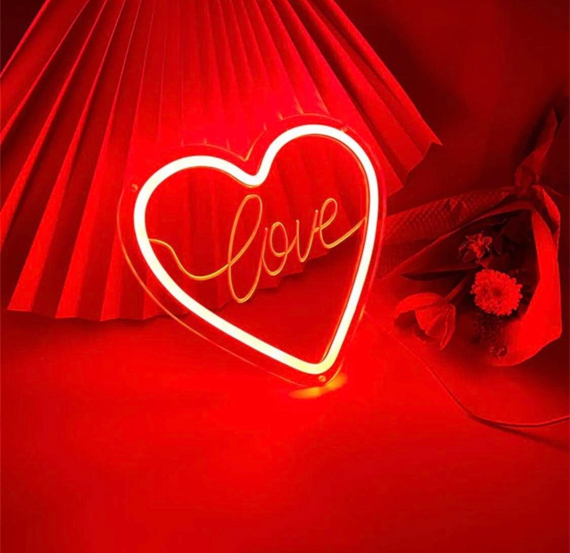 Scritta luminosa Love Neon Led  Heart