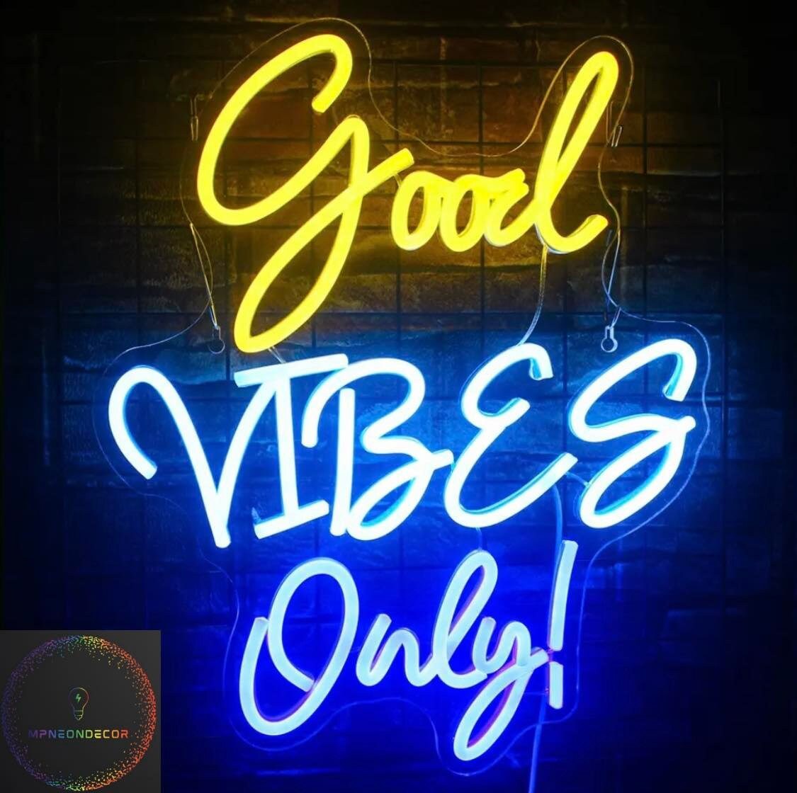 LUFEIS Insegne al Neon Good Vibes, Scritta Neon da Parete, Neon Light Good  Vibes, Insegne al