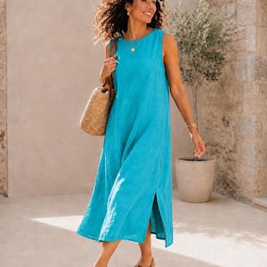 Abito in puro lino – Abito lungo a trapezio in 100% lino con spacco laterale, abito estivo di lusso e sobrio, abito minimalista senza maniche, ideale per le vacanze. immagine 8
