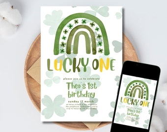 Può includere: Un invito a tema San Patrizio con un design ad acquerello arcobaleno e trifoglio. L'invito recita "LUCKY ONE" e annuncia il 1° compleanno di Theo. Uno smartphone mostra lo stesso invito.