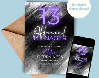Può includere: Un invito digitale in bianco e nero con un 13 al neon viola per una festa di compleanno di 13 anni. Il testo recita "Adolescente ufficiale" e "Chloe compie 13 anni". L'invito include la data, l'ora e il luogo della festa.